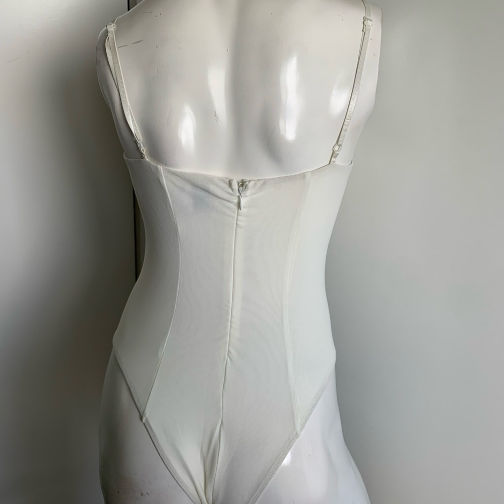 Princess Polly size 8 ivory semi-sheer bodysuit - Picture 4 of 4